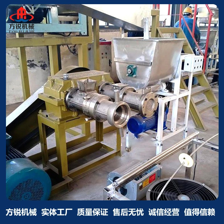 全自動(dòng)米線機(jī)現(xiàn)場試機(jī)